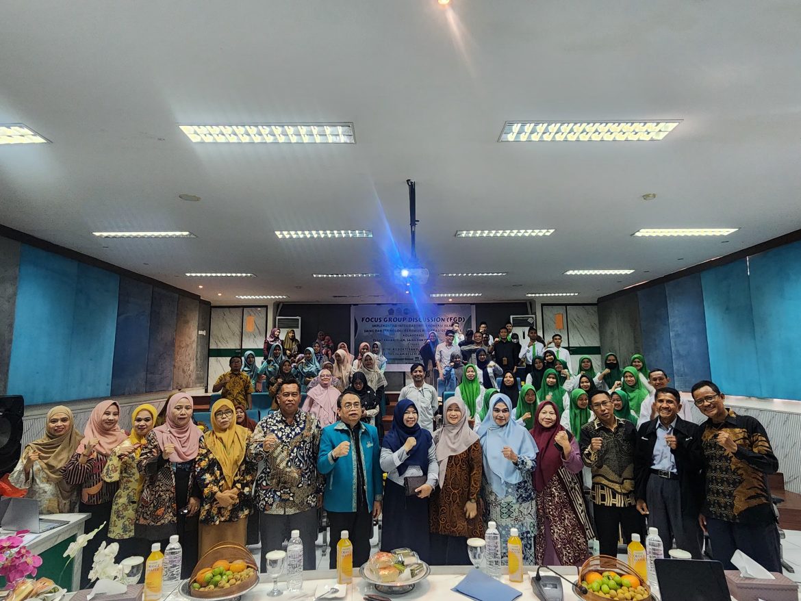 IMG-20241025-WA0156 Membangun Masyarakat Sehat: Kolaborasi Sains, Teknologi, dan Ajaran Islam dalam FGD Puskaistek dengan Fakultas Kedokteran dan Ilmu Kesehatan UIN Alauddin