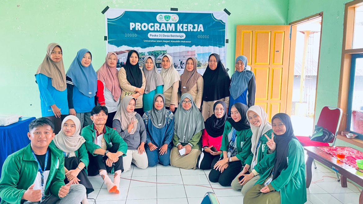 IMG-20250129-WA0008 – Nina Angraeni Mahasiswa KKN UINAM Angkatan 76 Gelar Pelatihan Komputer di Desa Bentenge Maros, Warga Antusias!