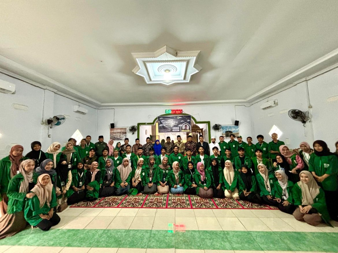 Pimpinan UIN Alauddin Makassar Dr. KH. Kaswad Hadiri Peringatan Isra Mi’raj di Desa Siawung, Perkuat Silaturahmi dan Nilai Keislaman