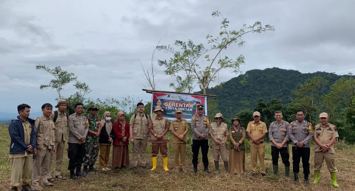 Mahasiswa KKN UINAM 76 Dukung Suksesnya Penanaman Jagung 1 Juta Hektar di Bentenge