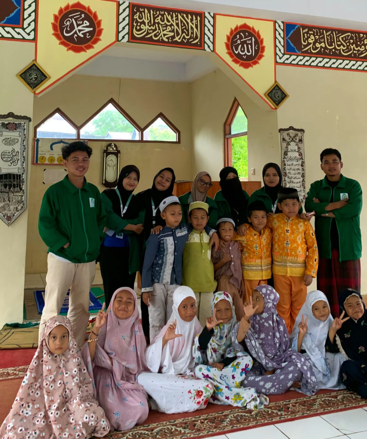 Program Mengajar dan Donasi Buku TPA: Kontribusi Nyata Mahasiswa KKN 76 UINAM untuk Generasi Qurani.