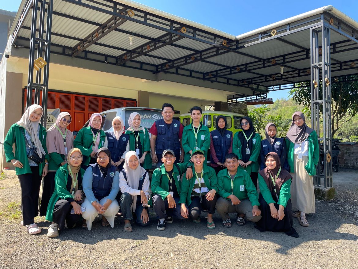 Silaturahmi Mahasiswa KKN UIN Alauddin Makassar dan KKN UMMA Buka Peluang Kolaborasi di Desa Rompegading