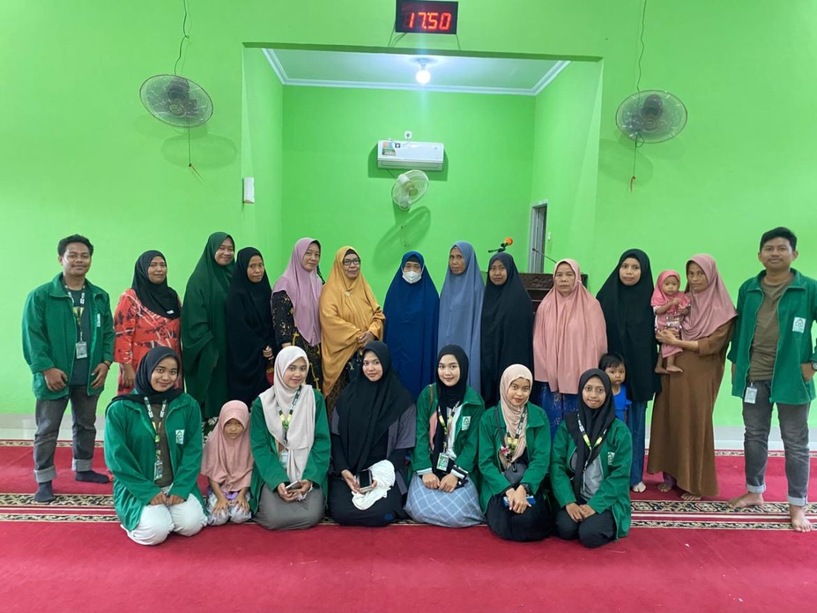 Rahmatan Lil Muslimah: KKN UINAM Bekali Perempuan Desa Popo Ilmu Pengurusan Jenazah.