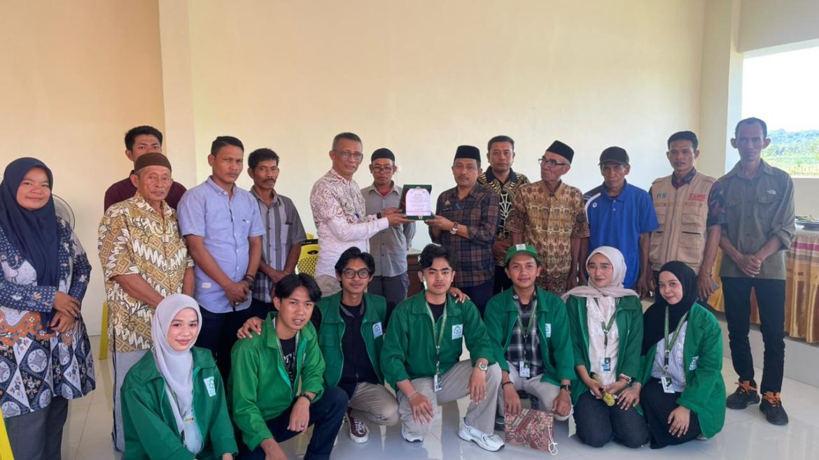 Peternak Cerdas, Ternak Sehat: Mahasiswa KKN UIN Alauddin Makassar Angkatan 78 Sukses Gelar Sosialisasi terkait Edukasi Penanganan PMK (Penyakit Mulut dan Kuku) dan Jembrana di Desa Lipukasi