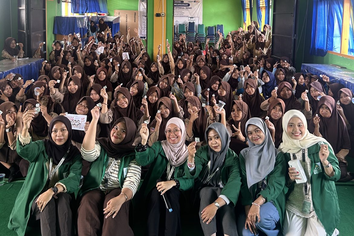 Tekan Angka Anemia Remaja, KKN UIN Alauddin Gelar Sosialisasi di SMPN 20 Bulukumba